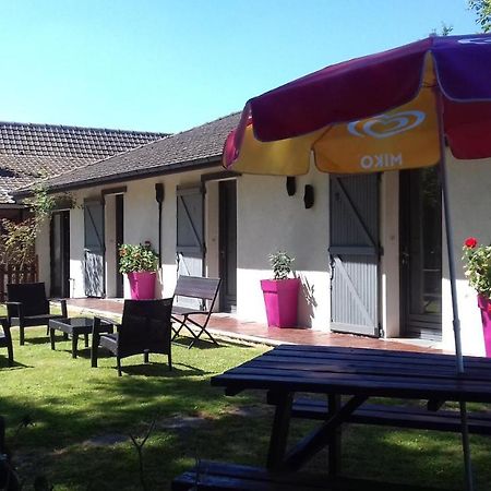 Les Garennes Bed & Breakfast Favières Екстериор снимка