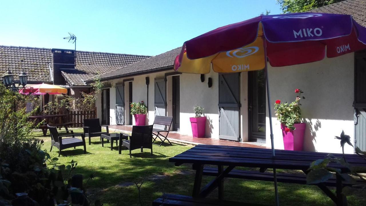 Les Garennes Bed & Breakfast Favières Екстериор снимка