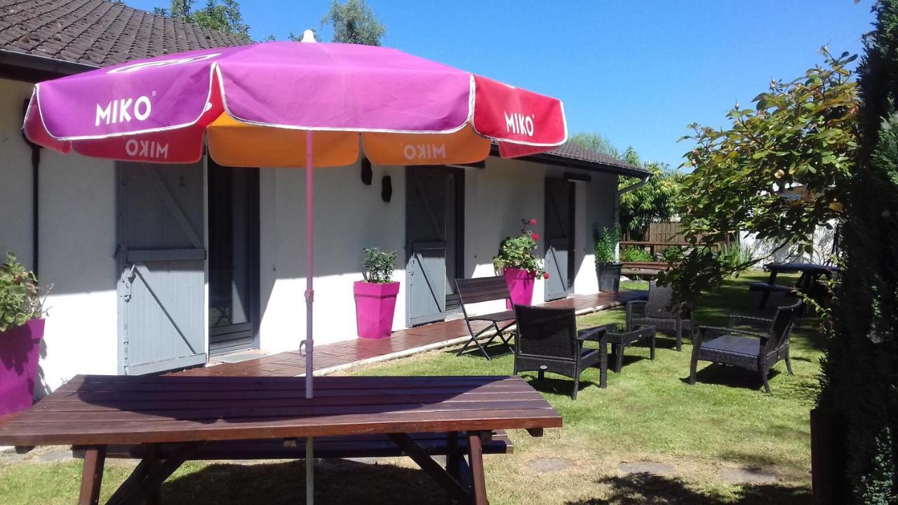 Les Garennes Bed & Breakfast Favières Екстериор снимка