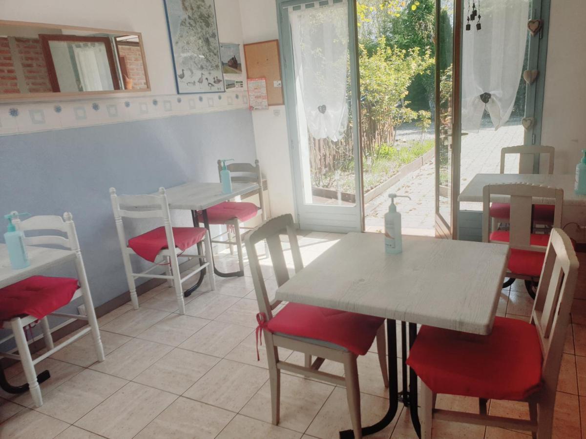 Les Garennes Bed & Breakfast Favières Екстериор снимка